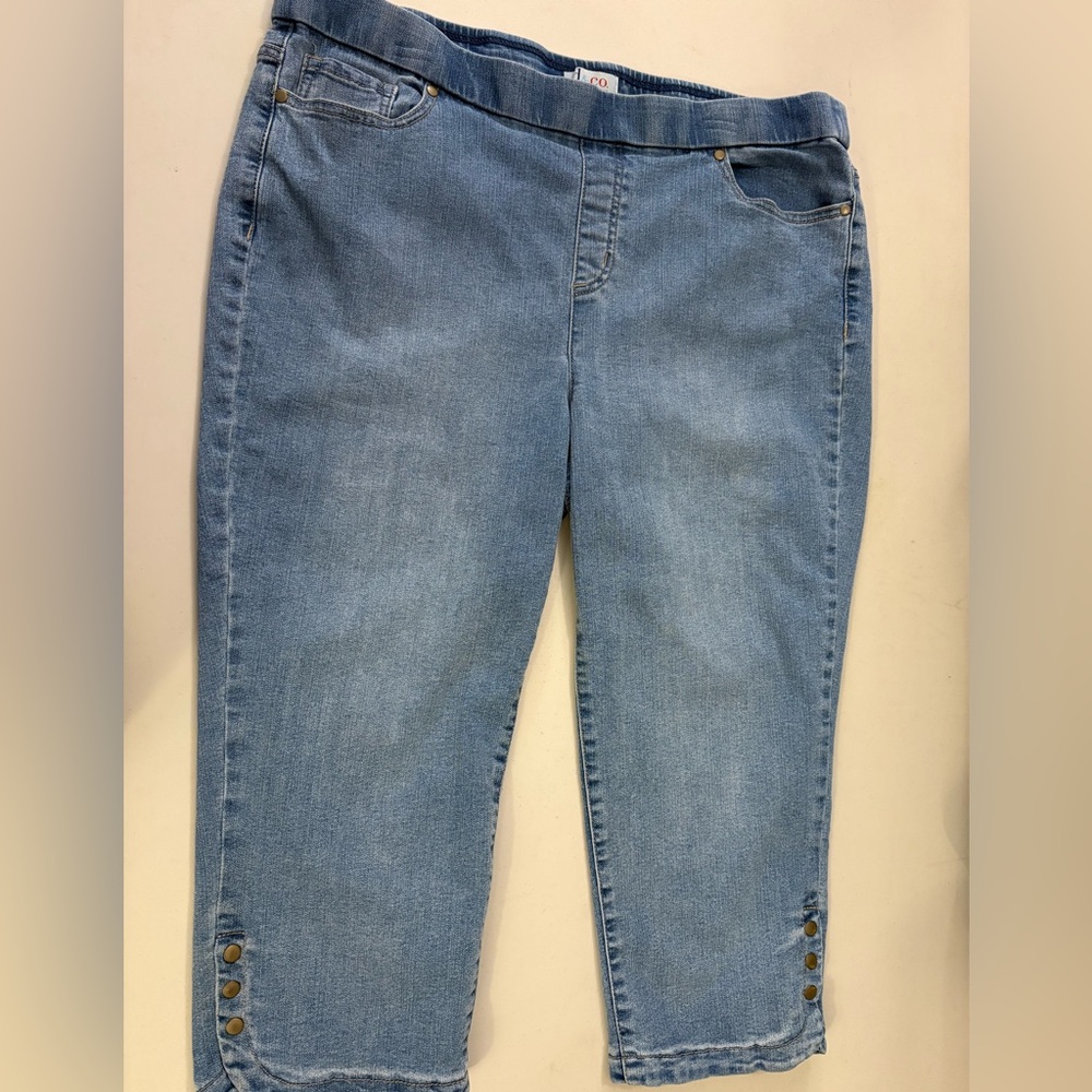 Women's Blue Capris